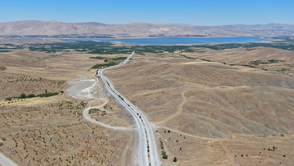 Mahalleye beton yol yapıldı