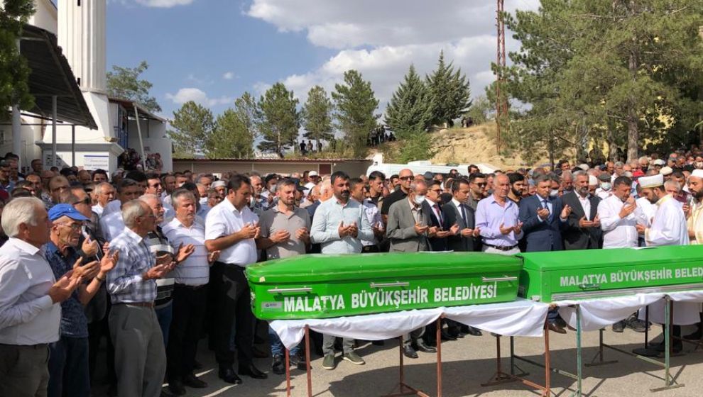 Kaza da ölen 7 kişi Hekimhan'da toprağa verildi