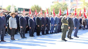 Malatya'da 76 yıl sonra bir resmi kutlama töreni Cumhuriyet Meydanında yapıldı 