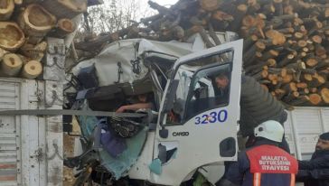 Freni patlayan kamyonu, kamyon durdurdu: 2 yaralı