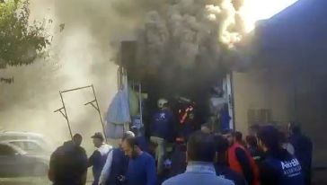 Malatya'da ayakkabı dolu kamyonet yandı