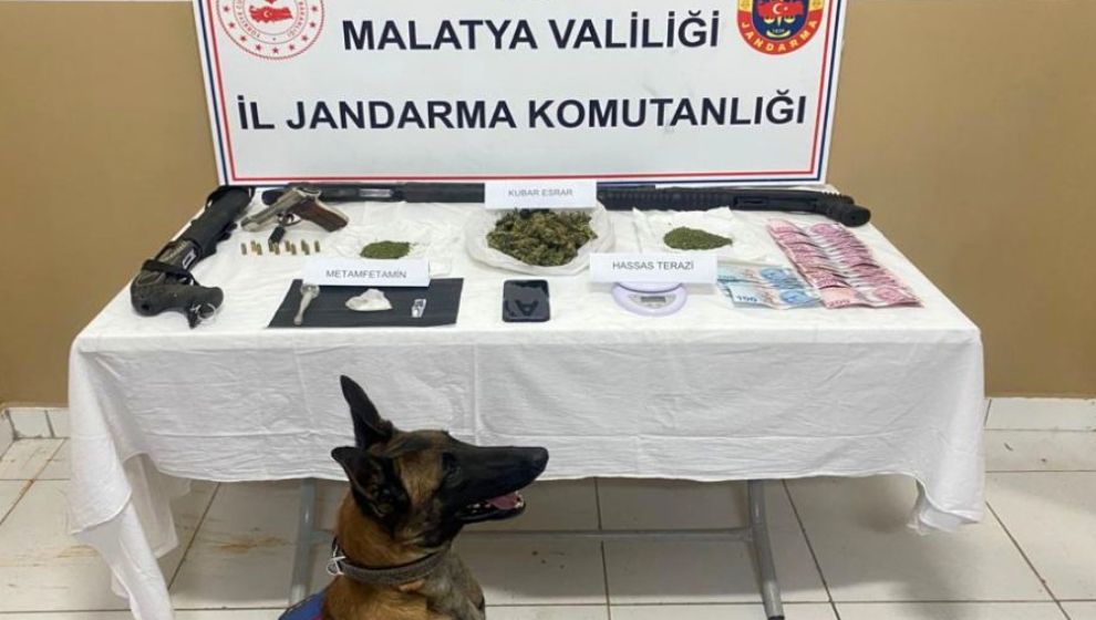 Malatya'da uyuşturucu ve silah operasyonunda 4 gözaltı, 1 tutuklama