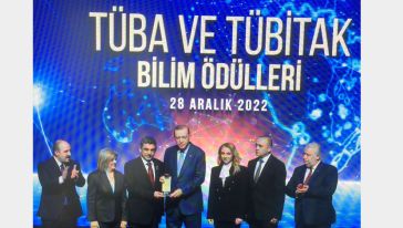 Pütürgeli Bilim Adamı Prof. Dr. Hüseyin Bereketoğlu ödülünü aldı