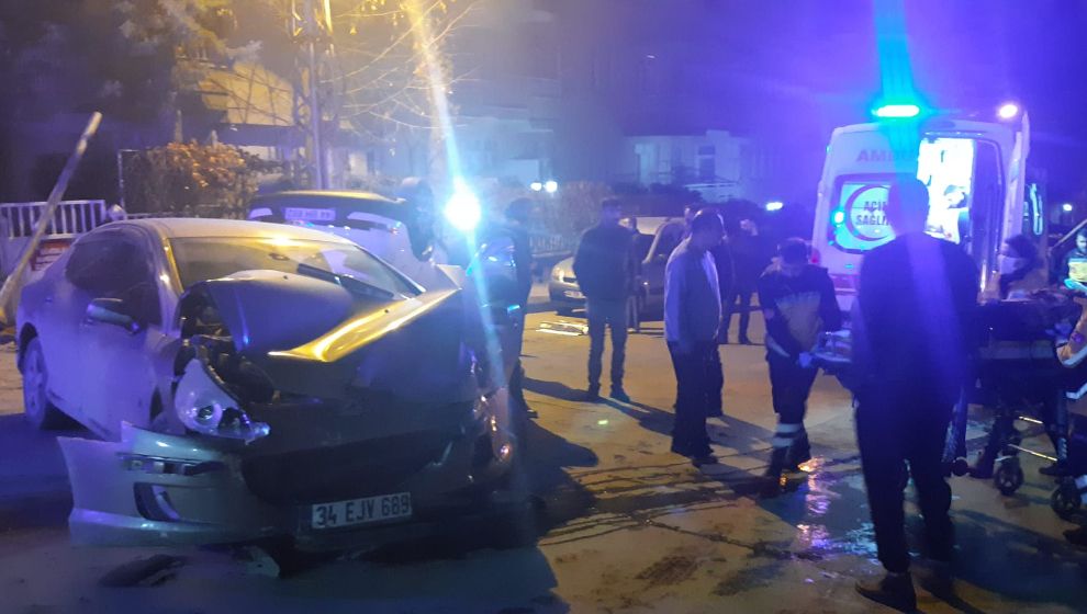 Malatya'da 2 otomobil çarpıştı, sürücüleri yaralandı