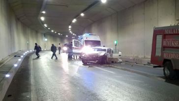 Malatya'da tünelin içinde trafik kazası, 2 yaralı