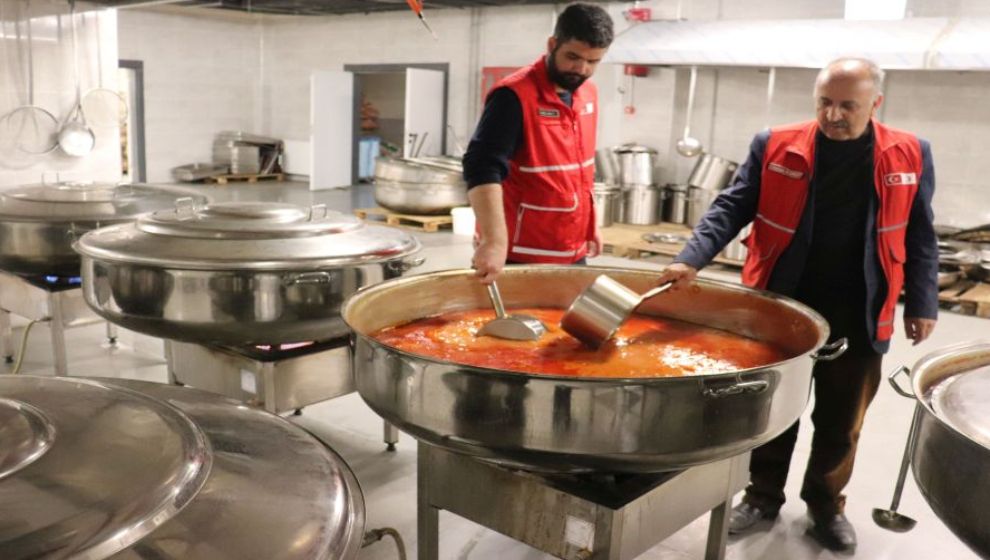 Malatya’da Kızılay günlük 340 bin yemek dağıtımı yapıyor