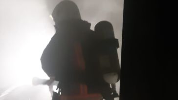 Malatya'da orta hasarlı olan apartmanda yangın