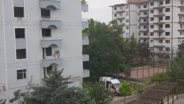 Malatya'da bir kişi binadan atlayarak intihar etti 