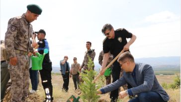 Malatya'da depremde ölen 181 çocuk için fidan dikildi 