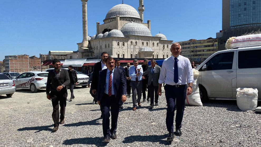 Bakan Yıkılan Çarşıyı Gezdi