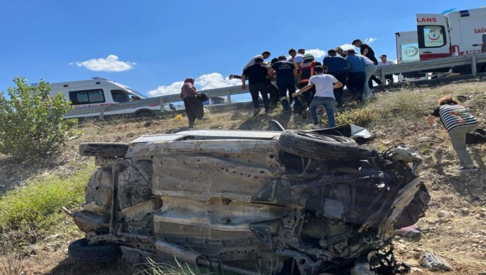 Malatya'da şarampole yuvarlanan otomobildeki 3 kişi yaralandı