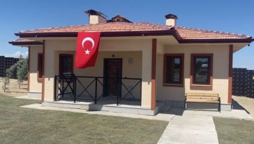 Malatya'da deprem sonrası ilk köy evleri teslim edilmeye başlandı 