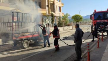 Malatya'da hurda toplama aracındaki yangın maddi zarar verdi 