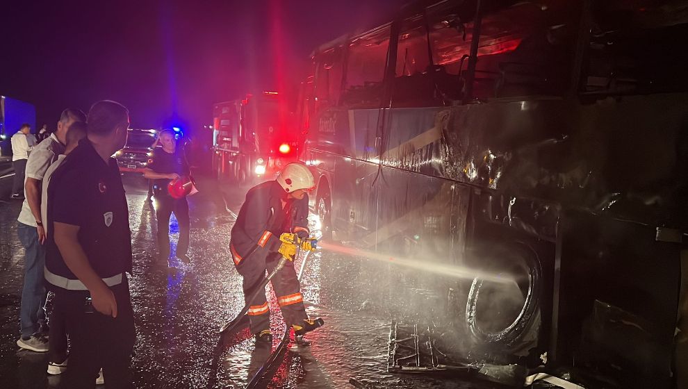 Malatya'da yolcu otobüsü yangını, 35 yolcu ölümden döndü