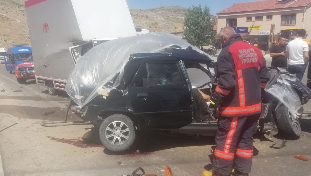 Malatya'daki Trafik Kazasında 2 Genç Öldü