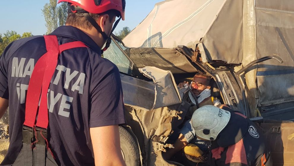 Malatya'da devrilen kamyonetin sürücüsü ağır yaralandı