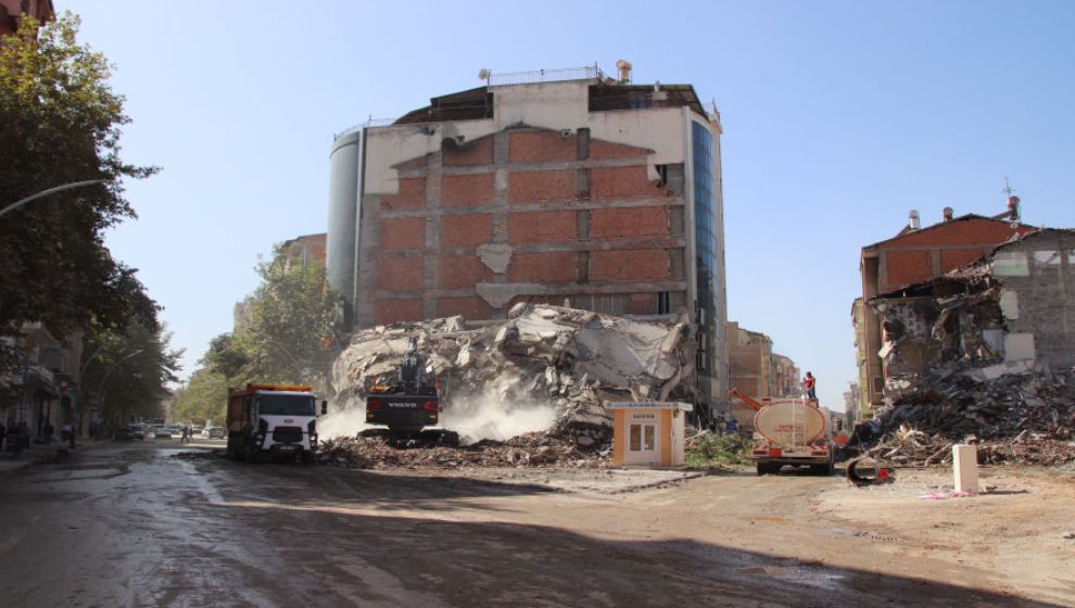 Deprem bölgesinde verilecek kredi ve hibelerin esasları açıklandı