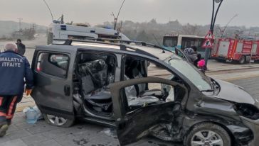 Malatya'da 2 hafif ticari araç çarpıştı, 2 yaralı