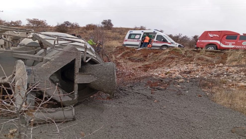 Akçadağ'da beton mikseri yan yattı, 1 yaralı