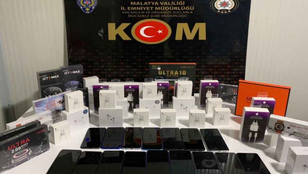 Malatya'da kaçak cep telefonu ve ekipmanları ele geçirildi