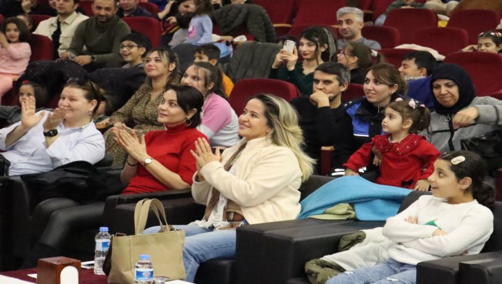 Polis çocukları için tiyatro