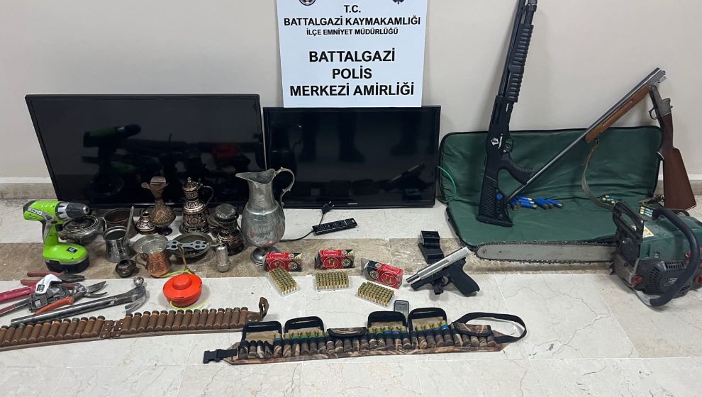 Polis hırsızı elbise dolabında yakaladı