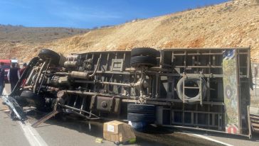 Malatya'da kamyon yan yattı, 1 ölü