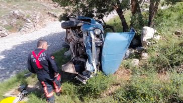 Malatya'da Uçuruma Yuvarlanan Otomobildeki 2 Kişi Yaralandı