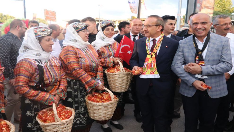 Kayısı Festivali Kortej Yürüyüşü Yapıldı