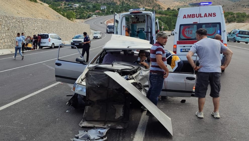 Malatya'da 2 Trafik Kazasında 13 Kişi Yaralandı