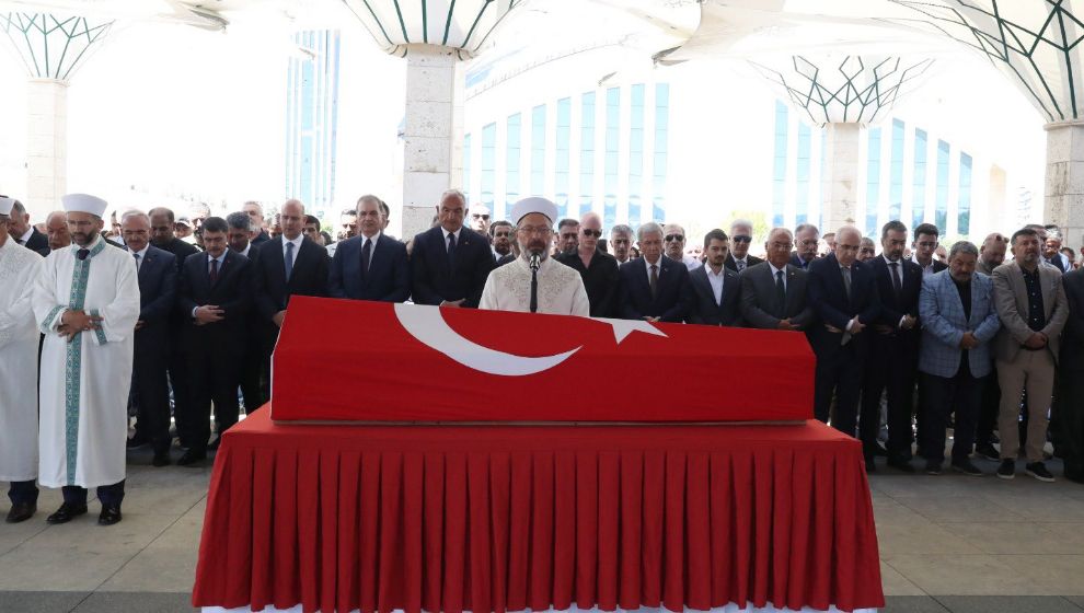 Malatyalı Usta Sanatçı Kenan Işık Ankara'da Toprağa Verildi