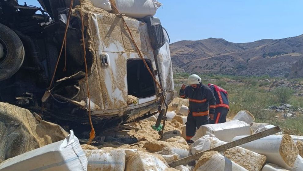 Malatya'da Tır Köprüden Uçtu: 1 Ölü