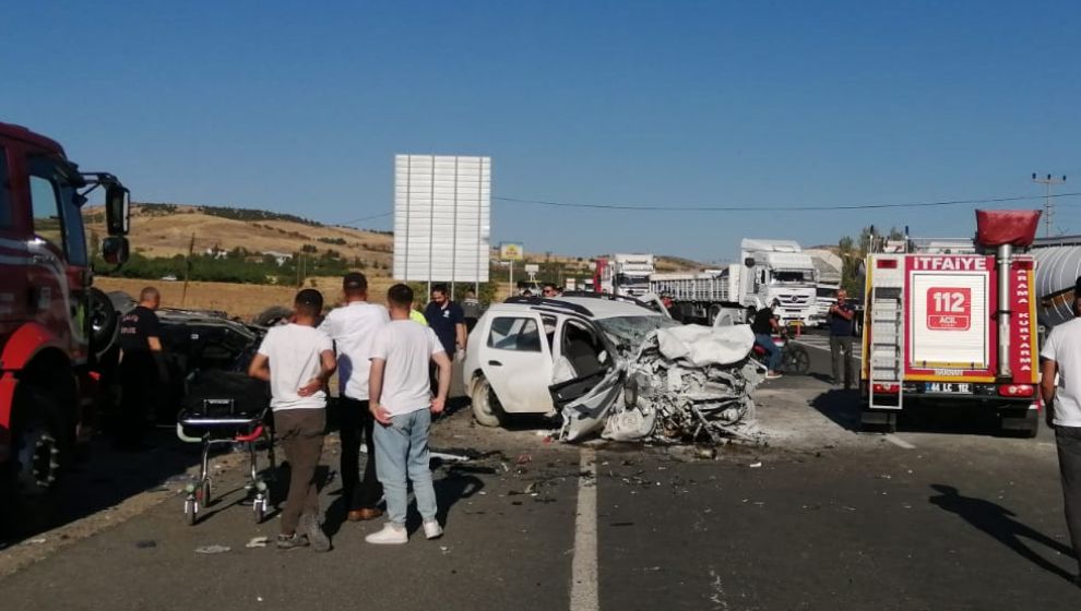 Malatya'da Zincirleme Feci Kaza: 2 Ölü, 4 Yaralı