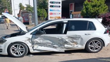 Cengiz Topel Caddesinde Trafik Kazası: 3 Yaralı 