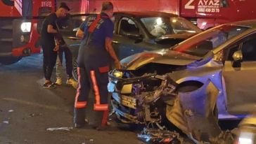 Zincirleme trafik kazasında 4 araç çarpıştı: 3 yaralı 