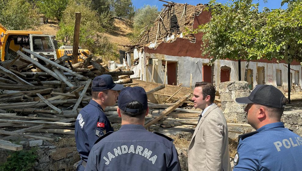 Kaymakam Nas, Tepehan’da Yıkım Çalışmalarını İnceledi