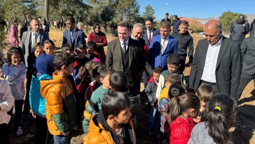 Kaymakam Tunahan Nas'tan Öğrencilere Ziyaret ve Fidan Dikim Etkinliği