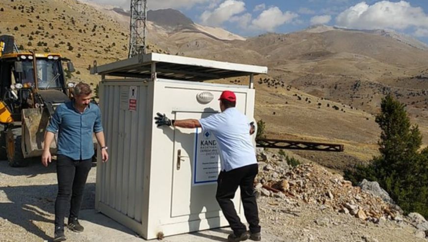 Malatya'da Deprem İstasyonunu Kurarken Depreme Yakalandılar