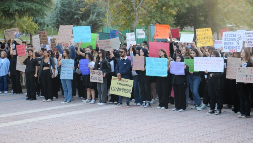 İnönü Üniversitesi'nde Öğrenciler Yürüdü