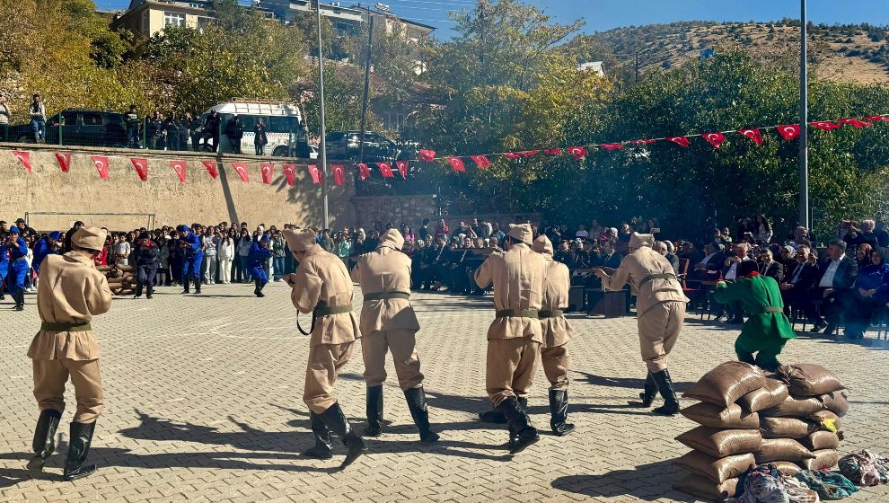 Pütürge'de 29 Ekim Coşkusu: Cumhuriyet'in 101. Yılı Kutlandı