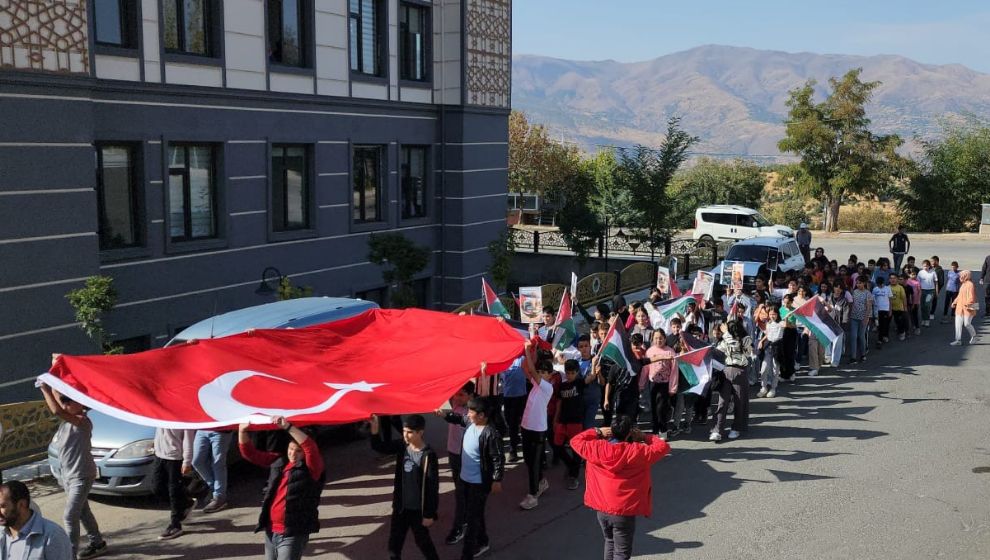 Pütürge'de Gazze Direnişi Anısına Yürüyüş Düzenlendi