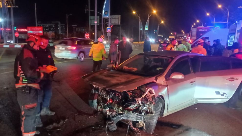 Malatya'da Beydağı Kavşağı'nda Kaza: 5 Yaralı