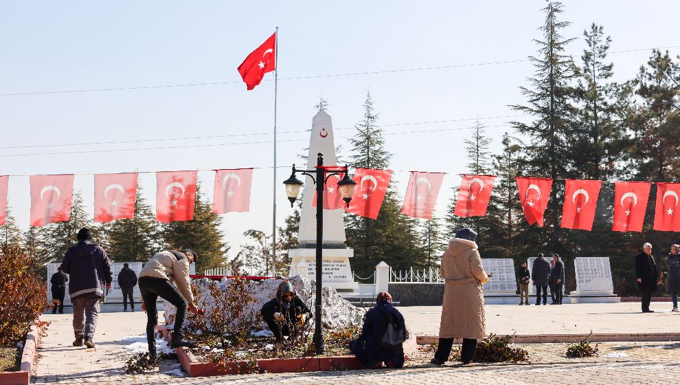 Şehitler Unutulmadı: Üniversite Öğrencilerinden Anlamlı Ziyaret