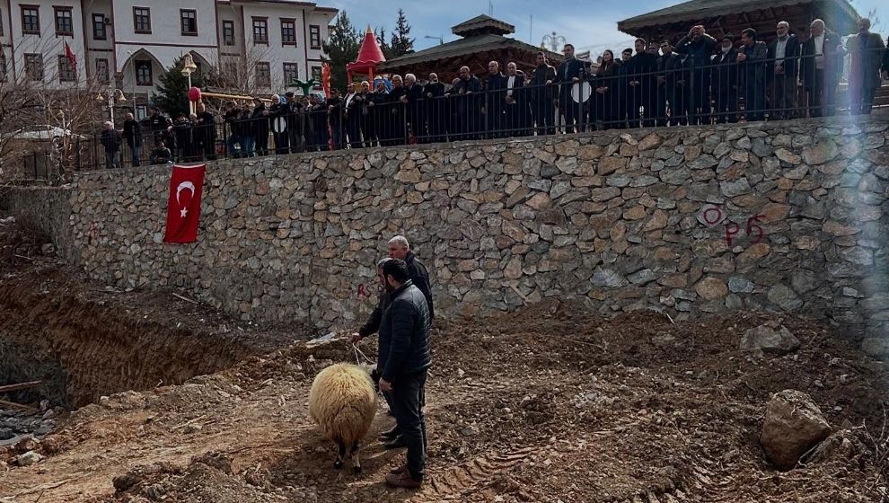 Doğanyol’da Yeni Caminin Temeli Dualarla Atıldı