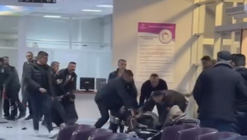 Hastane Girişinde Silahlı Kavga