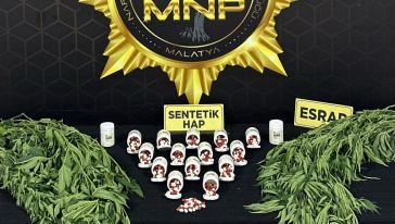 Narkotik Ekipleri 2 Şüpheliyi 748 adet uyuşturucu hapla yakaladı 