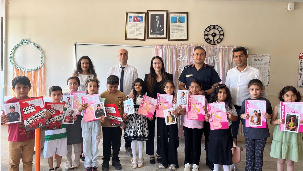 Doğanyol Kaymakamı Karne Heyecanına Ortak Oldu