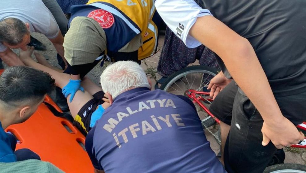 Otomobil kaldırıma çıktı: 3 çocuk yaralı