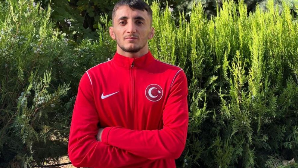 Servet Angi, Gümüş Madalyayla Dönüyor