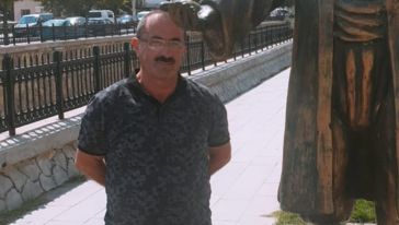 İş makinesinin altında kalan 60 yaşındaki şahıs hayatını kaybetti.